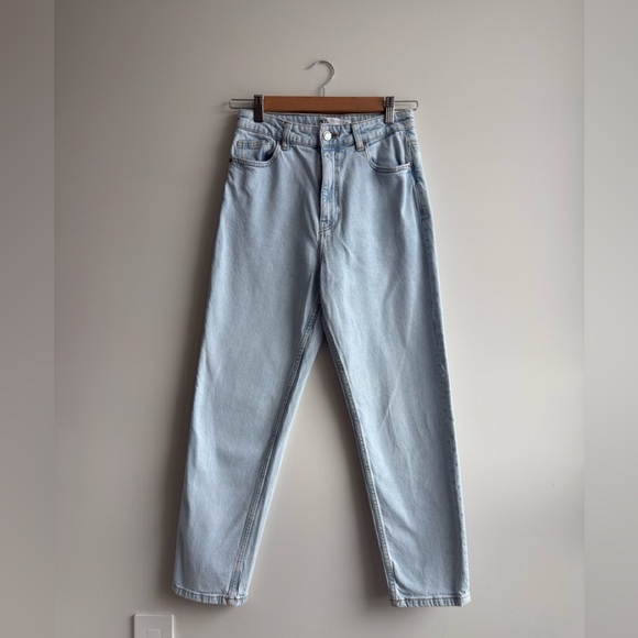 Zara Light Wash Mom Jeans - Picture 4 of 10